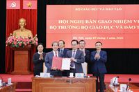 Hội nghị bàn giao nhiệm vụ Bộ trưởng Bộ Giáo dục và Đào tạo