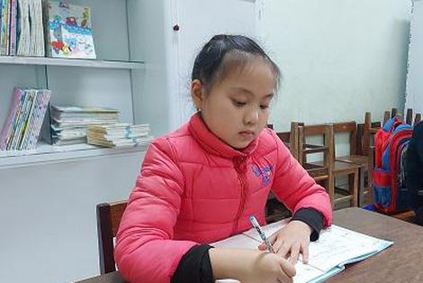Thán phục thành tích học tập tiếng Anh của cô học trò miền núi