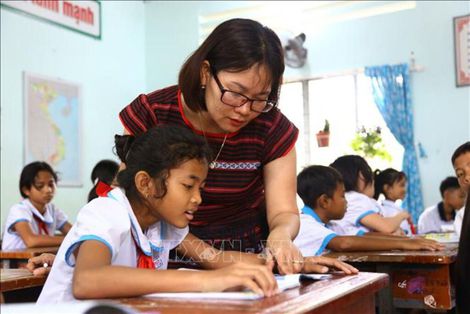 Nữ giáo viên tiếng Anh miệt mài gìn giữ văn hóa Chơ Ro