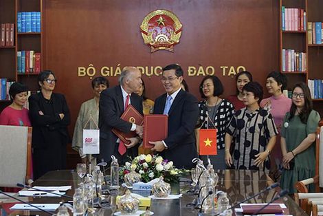 Ký thỏa thuận hợp tác giữa Việt Nam và Tổ chức Đại học Pháp ngữ