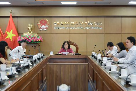 Tích cực triển khai chương trình làm quen với tiếng Anh cho trẻ mầm non