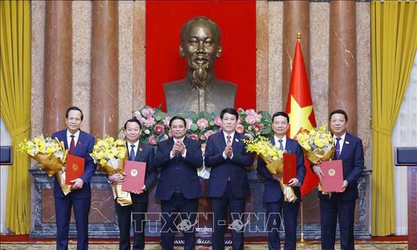 Chủ tịch nước Lương Cường trao quyết định bổ nhiệm các Phó Thủ tướng và Bộ trưởng