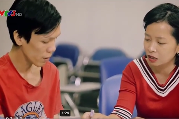 Chàng trai dị tật hở hàm ếch vượt qua nghịch cảnh trở thành giáo viên tiếng Anh