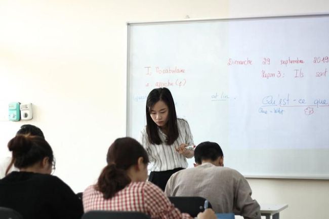 Ban hành Chương trình giáo dục phổ thông môn Ngoại ngữ 1 Tiếng Nga, Nhật, Pháp, Trung Quốc