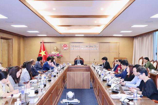 Hợp tác triển khai các chương trình, chứng chỉ Tiếng Anh quốc tế tại Việt Nam