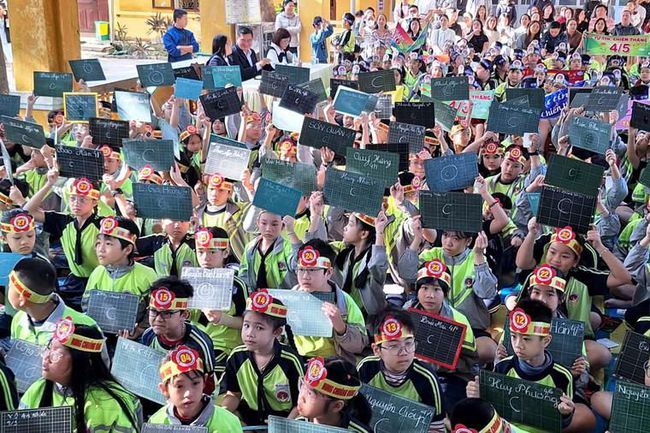 Học sinh tiểu học Huế hào hứng thi tài nâng cao kỹ năng tiếng Anh