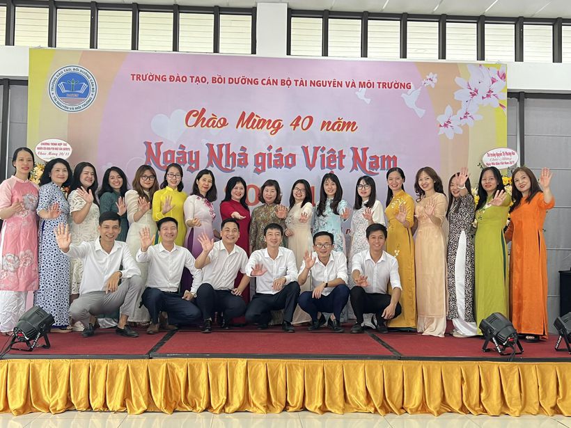 NgaynhagiaoVN2022c.jpg