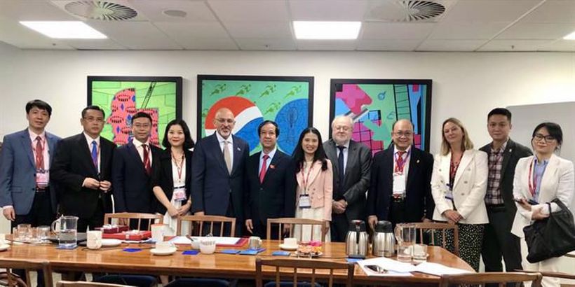 chung bộ trưởng.jpg