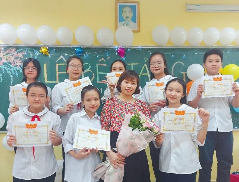 cô và học trò.jpg