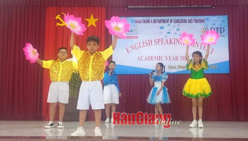 Học sinh trong phần thi năng khiếu..jpg